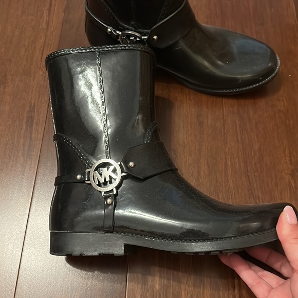 Black Michael Khors rain boots - Picture 2 of 4